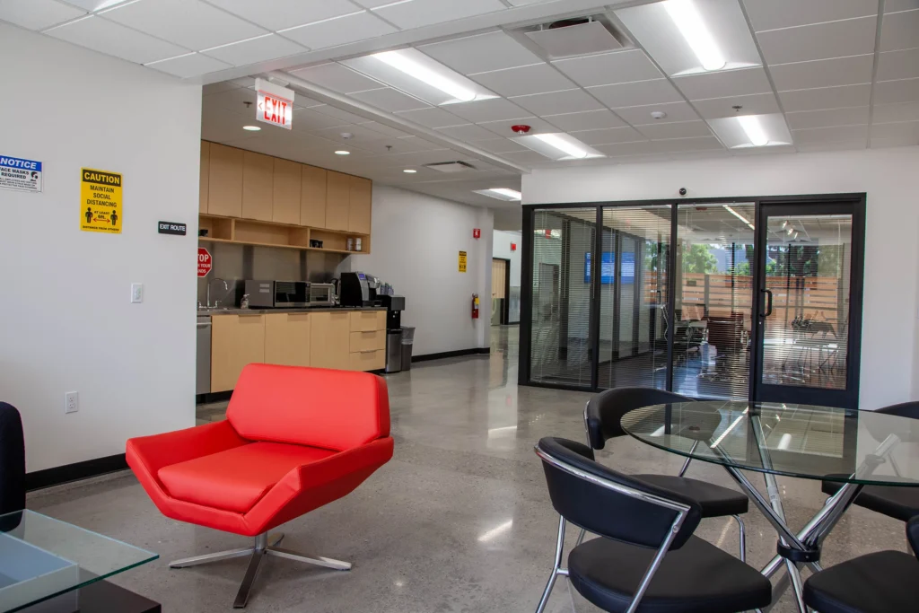 otto_nemenz_los_angeles_AC_Loung_CR_Kitchen